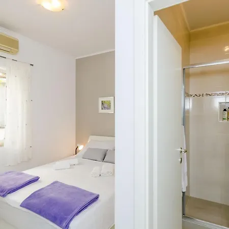 Casa de hóspedes Batina 3*