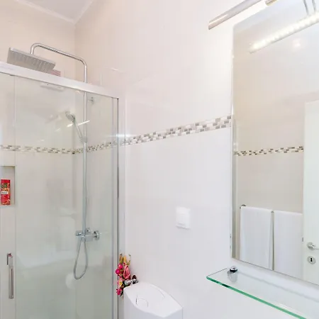 ルームス バティナ 3*